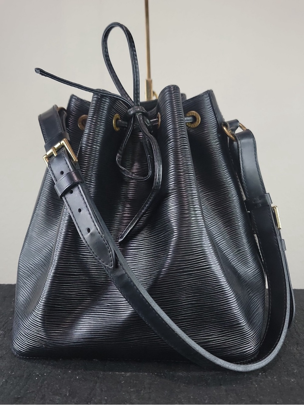 •LOUIS VUITTON• Epi Noe bucket bag 1997